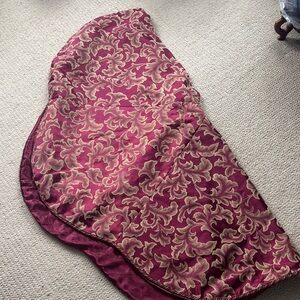 Beautiful
christmas tree skirt